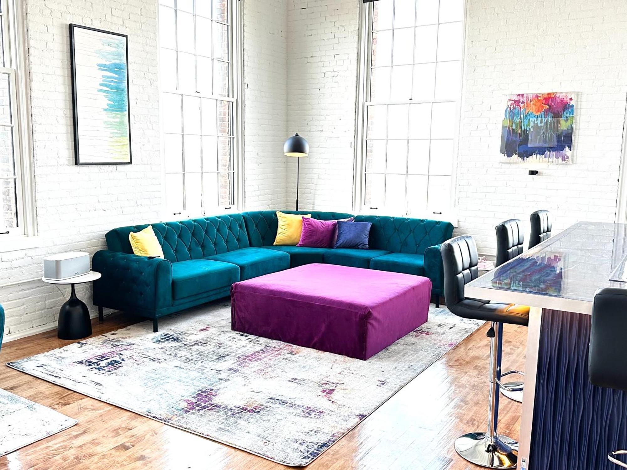 Penthouse: Casa Colore Utica